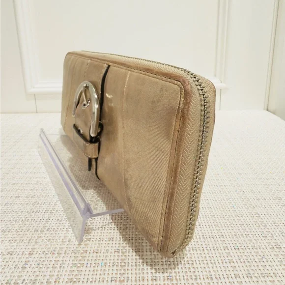 ✨👝 Coach Soho Gold Shimmery Zip Around Long Wallet with Buckle Detail - Picture 9 of 16